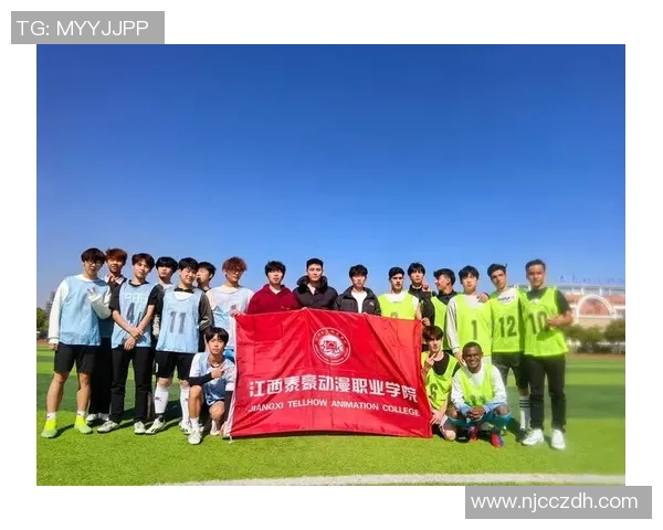 中国足球明星齐聚一堂合影留念展现团结与友谊的精彩瞬间