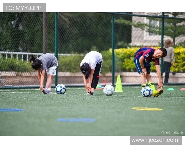 吴静独家解析足球技巧与心得分享助你提升球技与战术理解